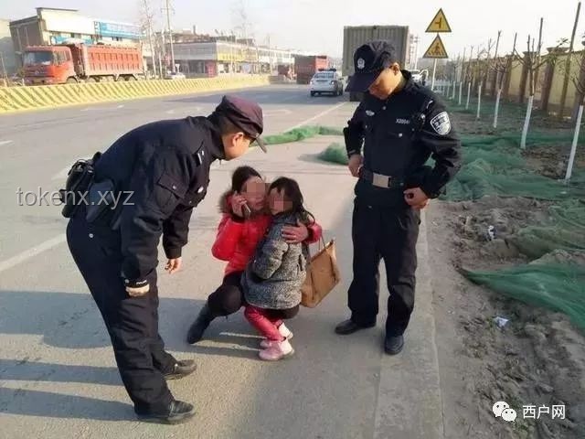 飞车党紧追吓哭小女孩，警方迅速回应保障民众安全